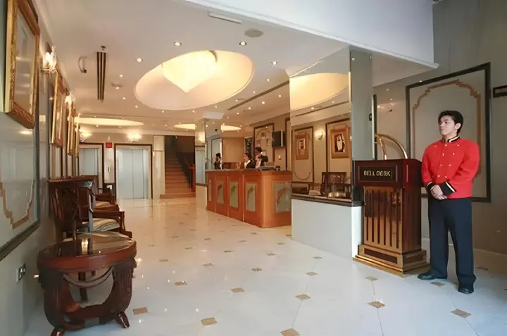 Дубай: Dolphin Hotel Apartments