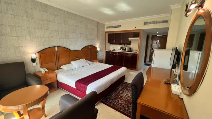 Дубай: Dolphin Hotel Apartments