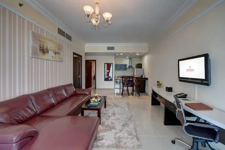 Дубай: Emirates Grand Hotel