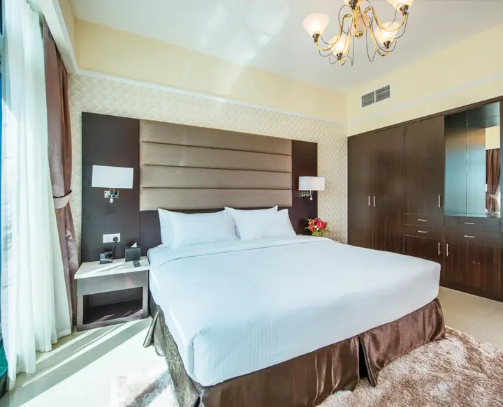 Дубай: Emirates Grand Hotel