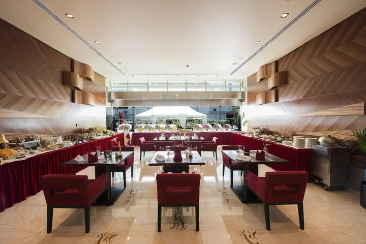 Дубай: Emirates Grand Hotel