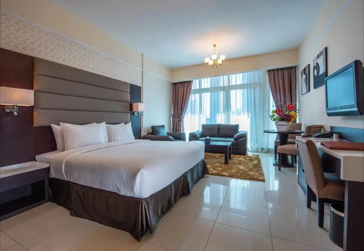 Дубай: Emirates Grand Hotel