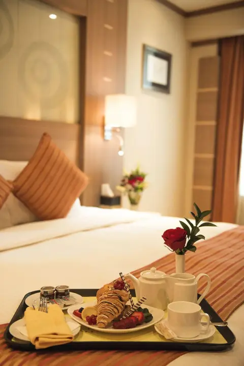 Дубай: Emirates Grand Hotel