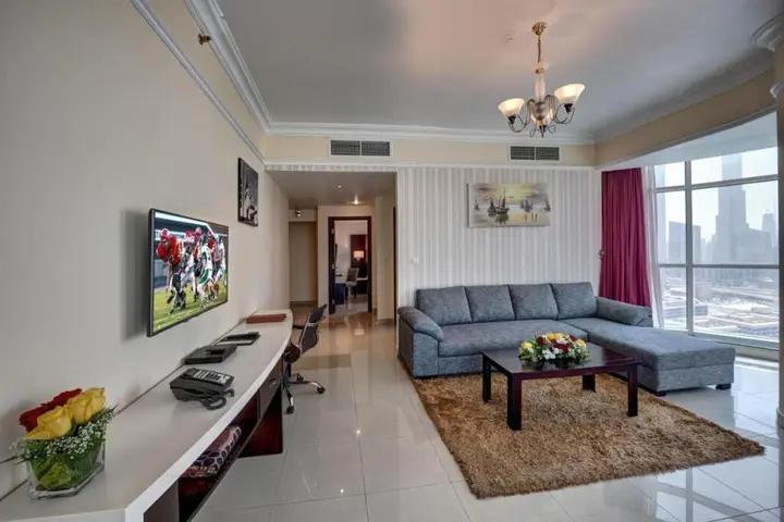 Дубай: Emirates Grand Hotel