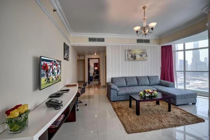 Дубай: Emirates Grand Hotel