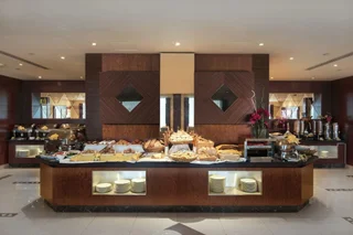 Дубай: Emirates Grand Hotel