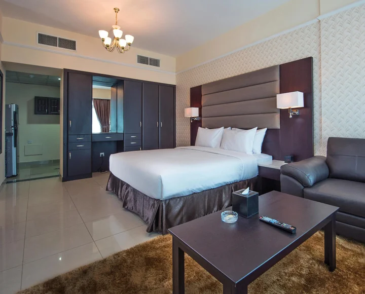 Дубай: Emirates Grand Hotel