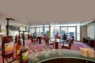 Дубай: Emirates Grand Hotel