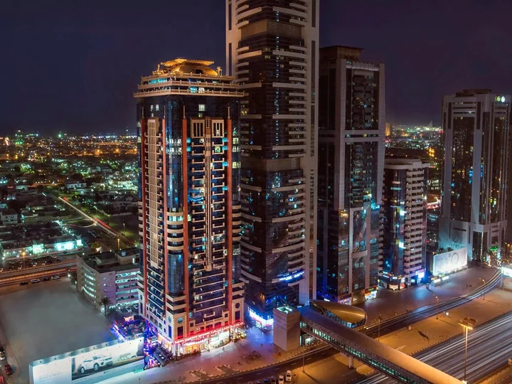 Дубай: Emirates Grand Hotel