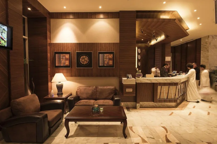 Дубай: Emirates Grand Hotel