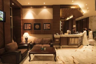 Дубай: Emirates Grand Hotel