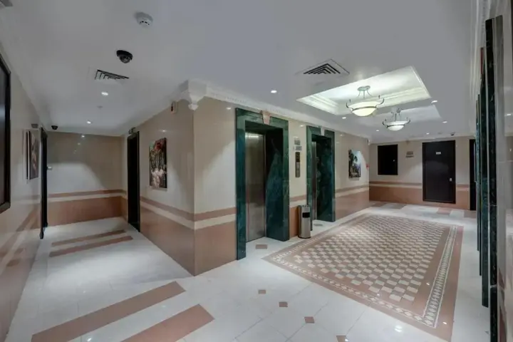 Дубай: Emirates Grand Hotel