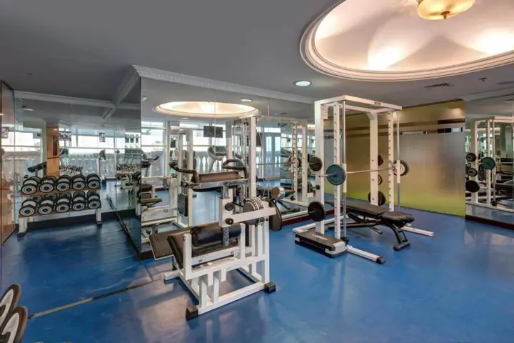 Дубай: Emirates Grand Hotel