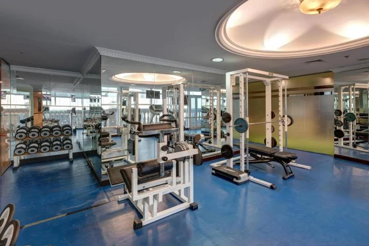 Дубай: Emirates Grand Hotel