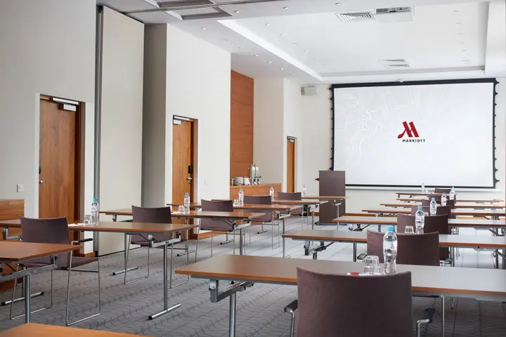 Минск: Отель Minsk Marriott