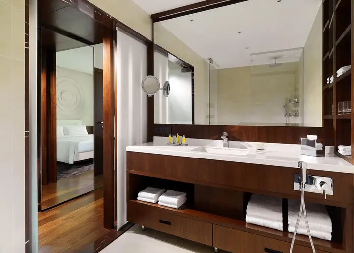 Минск: Отель Minsk Marriott