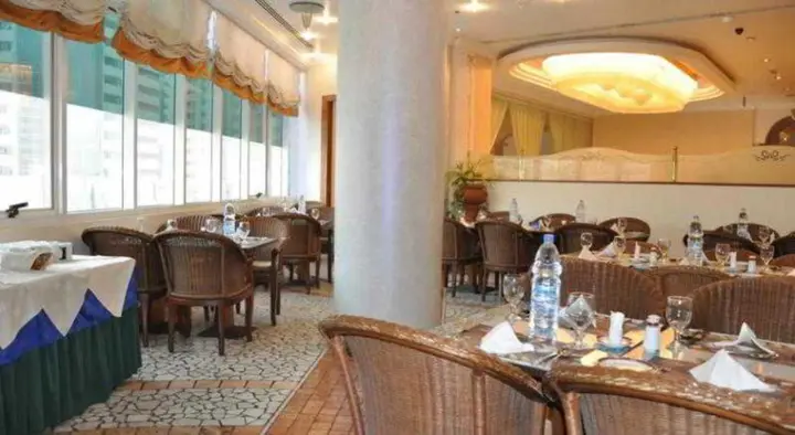 Абу-Даби: Grand Continental Hotel