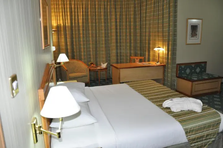 Абу-Даби: Grand Continental Hotel