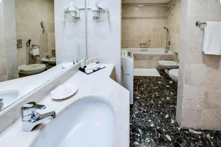 Абу-Даби: Grand Continental Hotel