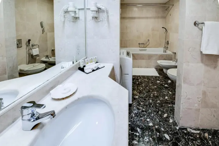 Абу-Даби: Grand Continental Hotel