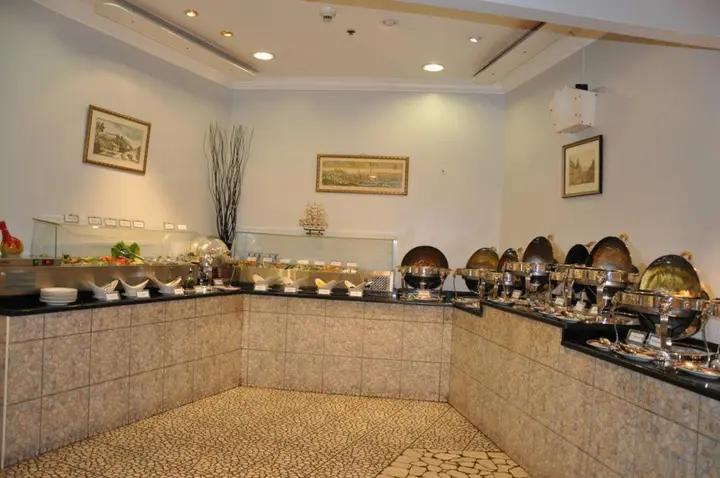 Абу-Даби: Grand Continental Hotel