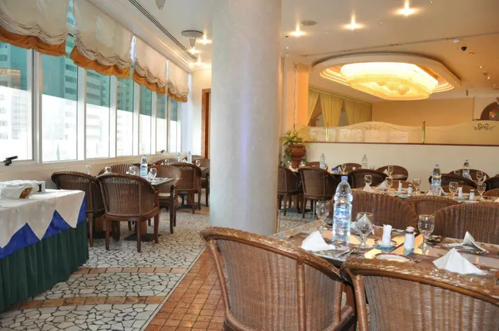 Абу-Даби: Grand Continental Hotel