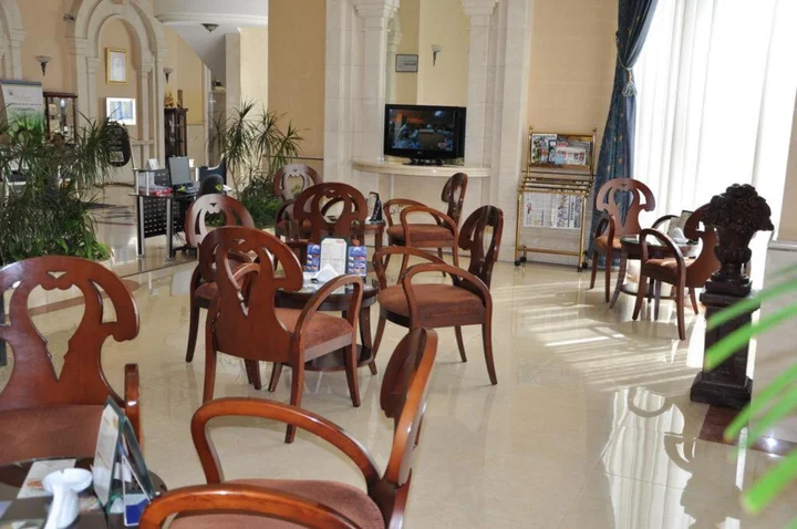 Абу-Даби: Grand Continental Hotel