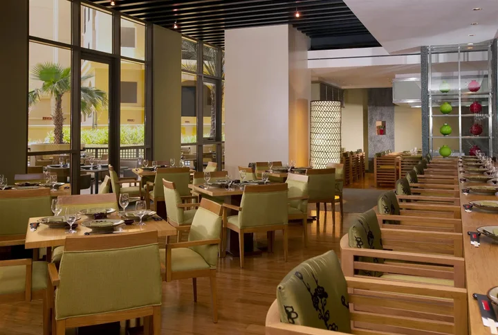 Дубай: Amwaj Rotana, Jumeirah Beach