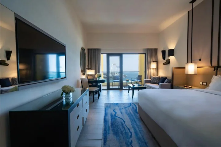 Дубай: Amwaj Rotana, Jumeirah Beach