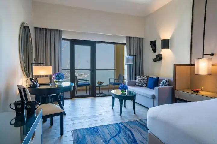 Дубай: Amwaj Rotana, Jumeirah Beach