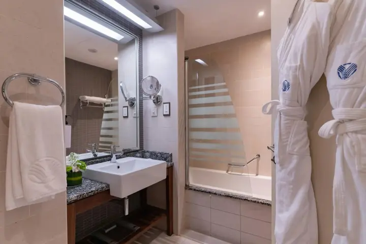 Дубай: Amwaj Rotana, Jumeirah Beach