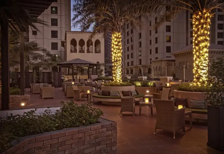 Дубай: Amwaj Rotana, Jumeirah Beach