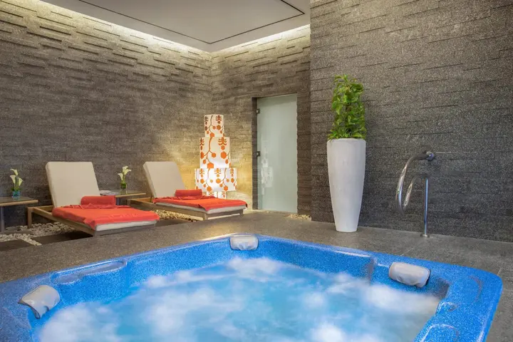 Дубай: Amwaj Rotana, Jumeirah Beach