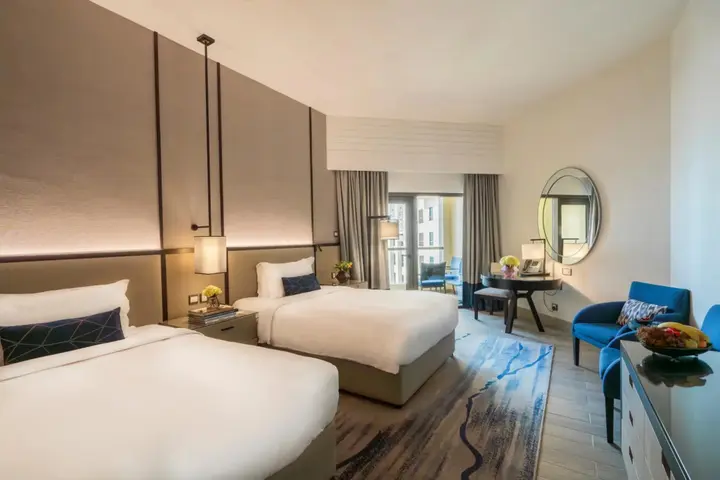Дубай: Amwaj Rotana, Jumeirah Beach