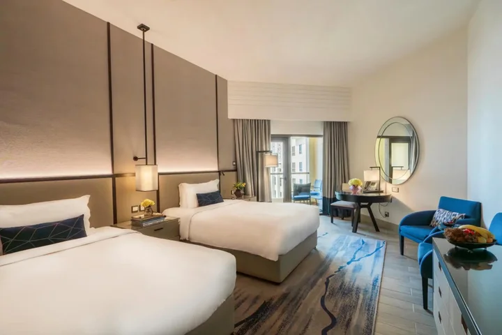 Дубай: Amwaj Rotana, Jumeirah Beach