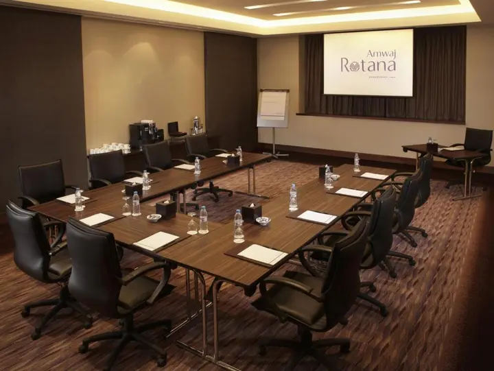 Дубай: Amwaj Rotana, Jumeirah Beach