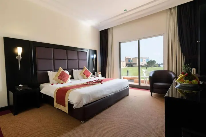 Дибба: Royal Beach Hotel & Resort