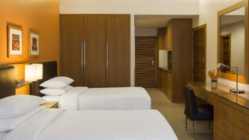 Дубай: Four Points by Sheraton Bur Dubai