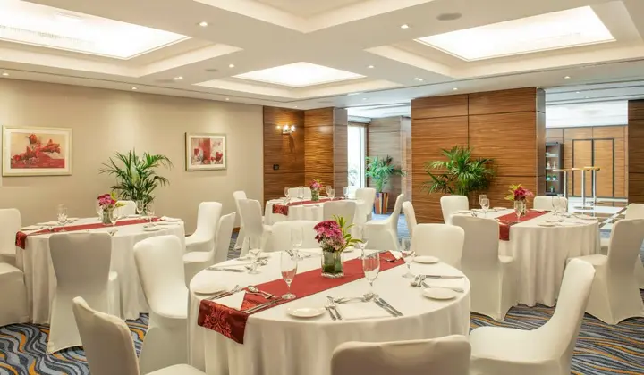 Дубай: Four Points by Sheraton Bur Dubai