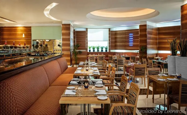 Дубай: Four Points by Sheraton Bur Dubai
