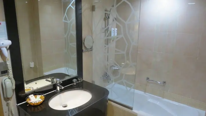 Дубай: Отель The Park Hotel Formerly Al Jawhara Gardens