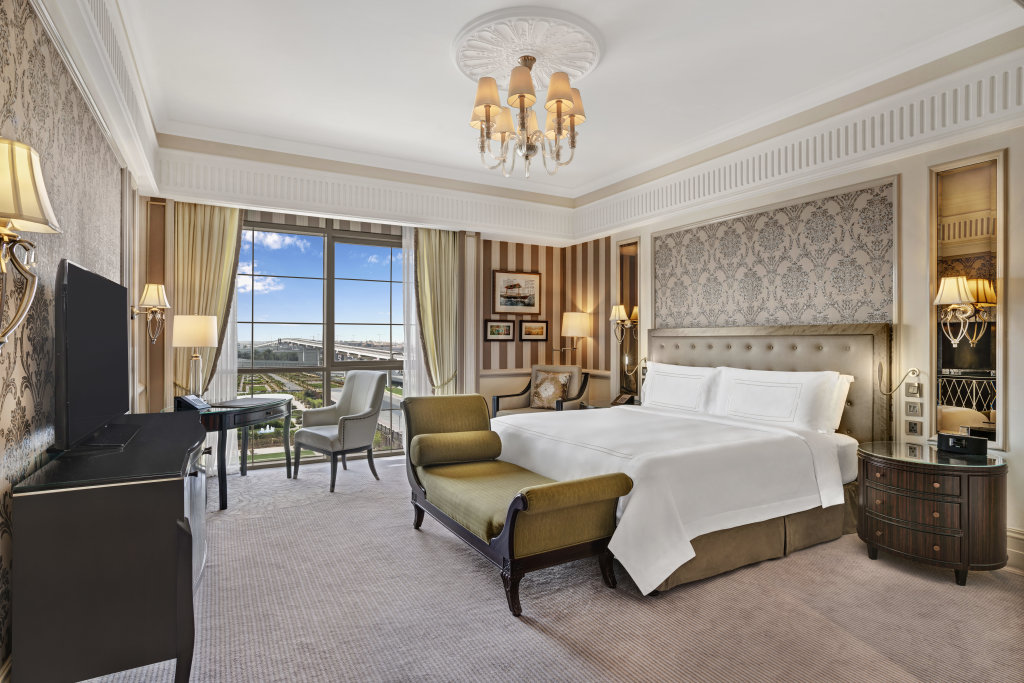 Дубай: Отель Al Habtoor Palace
