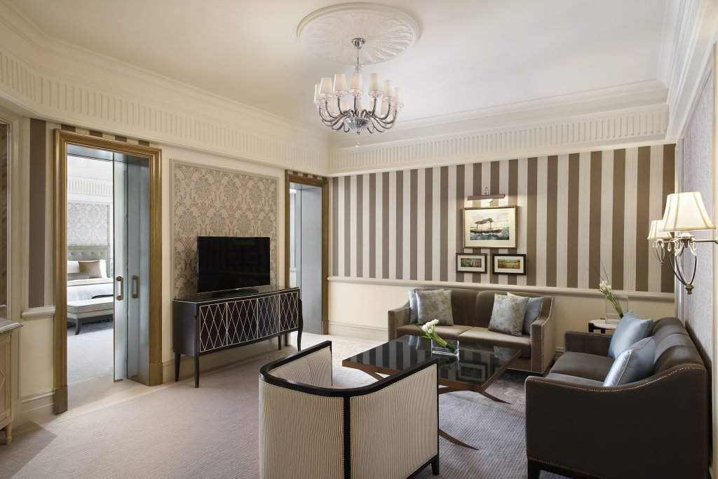 Дубай: Отель Al Habtoor Palace