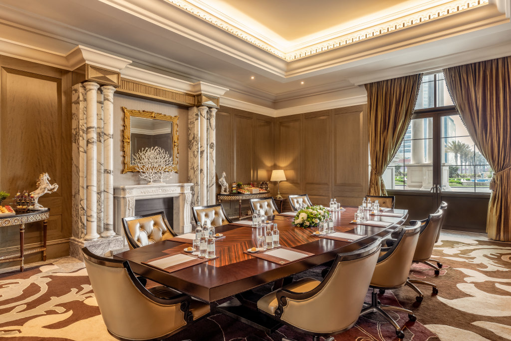 Дубай: Отель Al Habtoor Palace