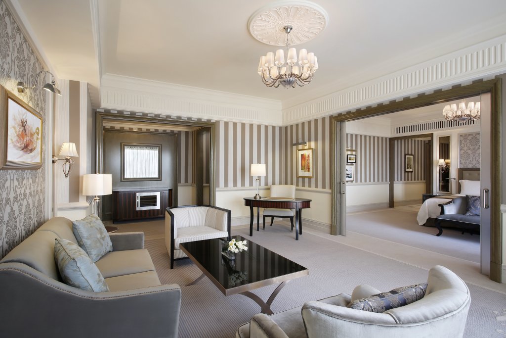 Дубай: Отель Al Habtoor Palace