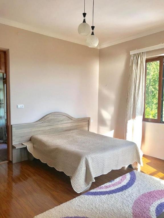Батуми: 15 Kviparosi Guest House