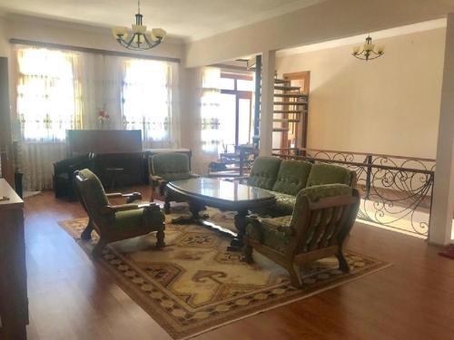 Батуми: 15 Kviparosi Guest House
