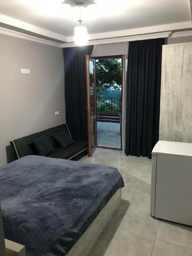 Батуми: 15 Kviparosi Guest House
