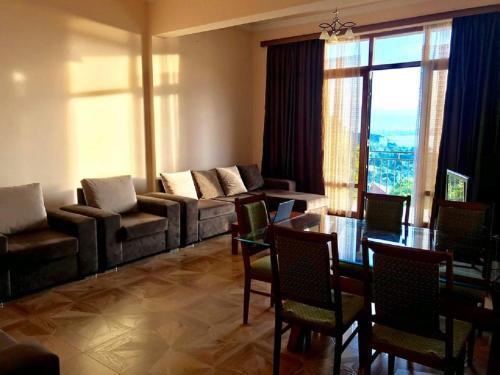 Батуми: 15 Kviparosi Guest House
