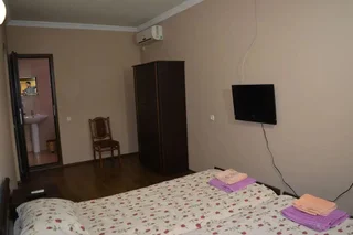 Кварели: Hotel In The Middle of City